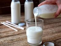 Как быстро сквасить молоко?